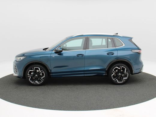 Volkswagen Tiguan 1.5 eHybrid 272 Pk Automaat R-Line | Trekhaak | Head-up | 360&deg; Camera | Stoel/Stuur Verwarming | ... ActivLease financial lease