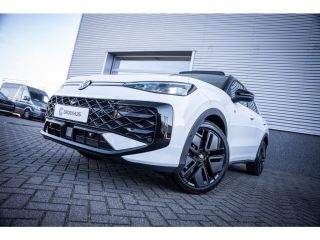 Volkswagen T-Roc R-Line First Edition | 'App-Connect' draadloze smartphone integratie | 30,5 cm display met 2D en ...