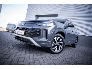 Volkswagen Tayron 1.5 TSI Life 7persoons | Achteruitrijcamera | Dodehoek detectie | Voorstoelen verwarmd