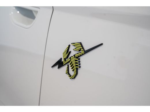 Abarth 500e 42 kWh | 8 Jaar Garantie | SOH 100% | Navigatie | Climate Controle | Parkeersensoren | Apple Carp... ActivLease financial lease