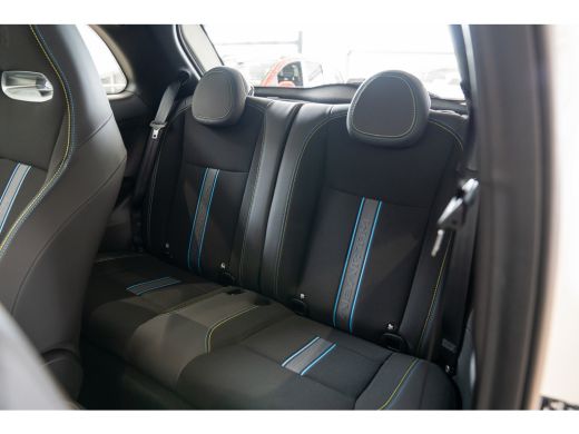 Abarth 500e 42 kWh | 8 Jaar Garantie | SOH 100% | Navigatie | Climate Controle | Parkeersensoren | Apple Carp... ActivLease financial lease