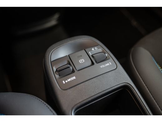 Abarth 500e 42 kWh | 8 Jaar Garantie | SOH 100% | Navigatie | Climate Controle | Parkeersensoren | Apple Carp... ActivLease financial lease