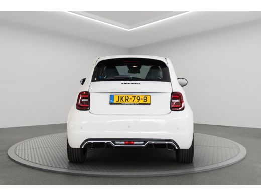 Abarth 500e 42 kWh | 8 Jaar Garantie | SOH 100% | Navigatie | Climate Controle | Parkeersensoren | Apple Carp... ActivLease financial lease