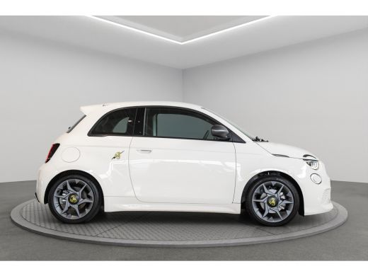 Abarth 500e 42 kWh | 8 Jaar Garantie | SOH 100% | Navigatie | Climate Controle | Parkeersensoren | Apple Carp... ActivLease financial lease
