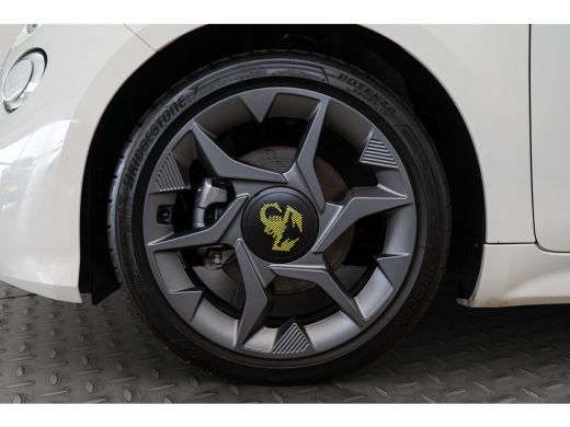 Abarth 500e 42 kWh | 8 Jaar Garantie | SOH 100% | Navigatie | Climate Controle | Parkeersensoren | Apple Carp... ActivLease financial lease