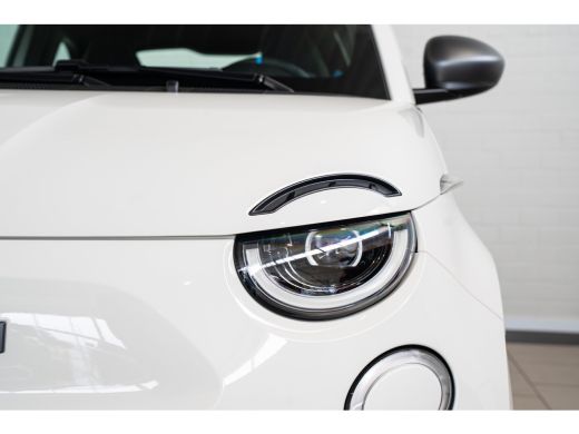 Abarth 500e 42 kWh | 8 Jaar Garantie | SOH 100% | Navigatie | Climate Controle | Parkeersensoren | Apple Carp... ActivLease financial lease