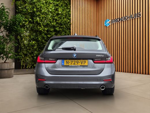 BMW 3 Serie Touring 320e Business Edition Plus | Trekhaak | Panoramadak | Stoelverwarming | Leder ActivLease financial lease