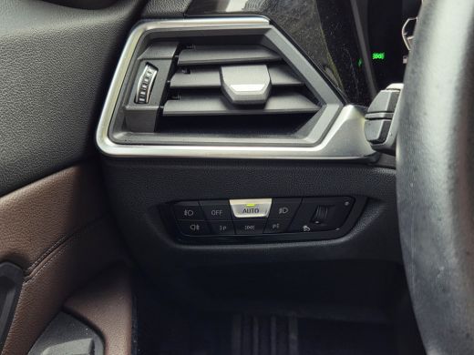 BMW 3 Serie Touring 320e Business Edition Plus | Trekhaak | Panoramadak | Stoelverwarming | Leder ActivLease financial lease