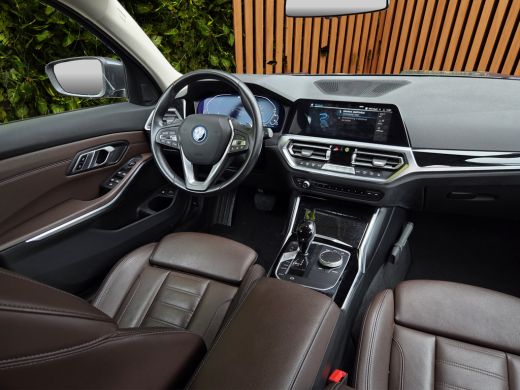 BMW 3 Serie Touring 320e Business Edition Plus | Trekhaak | Panoramadak | Stoelverwarming | Leder ActivLease financial lease