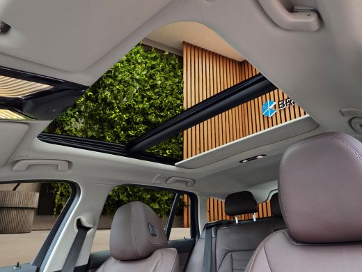BMW 3 Serie Touring 320e Business Edition Plus | Trekhaak | Panoramadak | Stoelverwarming | Leder ActivLease financial lease