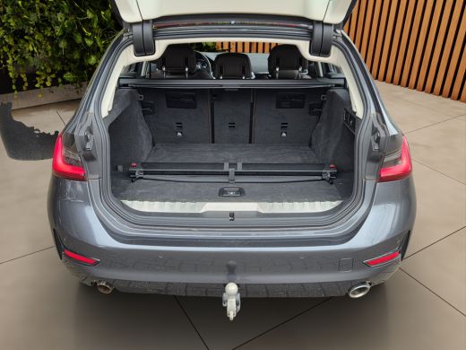 BMW 3 Serie Touring 320e Business Edition Plus | Trekhaak | Panoramadak | Stoelverwarming | Leder ActivLease financial lease