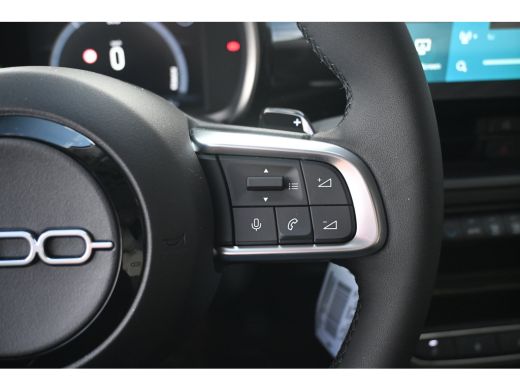 Fiat 600 1.2 Hybrid Icon 145pk DEMO-DEAL! 8 Jaar Garantie! | Allseason | Navigatie by App | Cruise Control... ActivLease financial lease