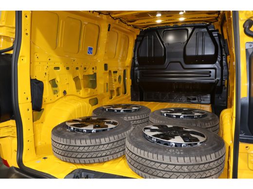 Ford E-Transit Custom 340 L2 H1 Trend 65 kWh Black Line ActivLease financial lease