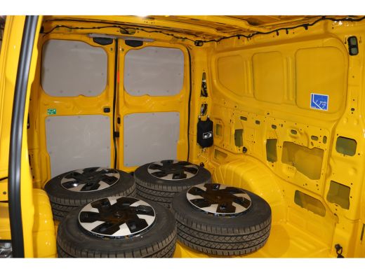 Ford E-Transit Custom 340 L2 H1 Trend 65 kWh Black Line ActivLease financial lease