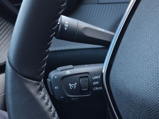 Peugeot e-2008 EV Allure Avantage 54 kWh Camera | Full LED | Keyless | Full map navigatie |  Carplay/android auto | ActivLease financial lease