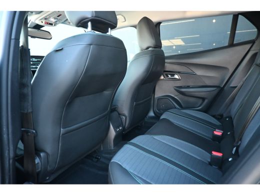 Peugeot e-2008 EV Allure Pack 50 kWh 3 Fase 92,1%SOH! | Adaptive Cruise | Stoelverwarming | Navigatie by App | C... ActivLease financial lease