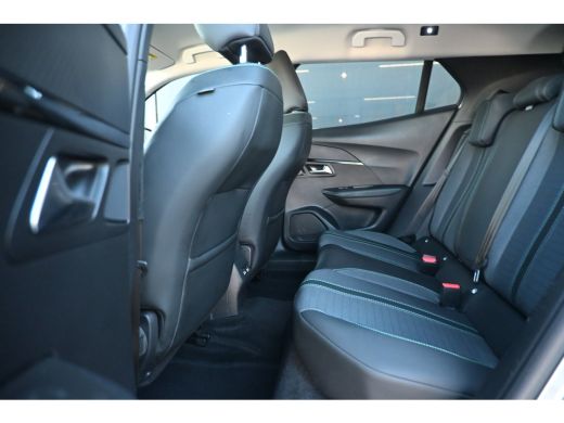 Peugeot e-2008 EV Allure Pack 50 kWh 3 Fase 92,1%SOH! | Adaptive Cruise | Stoelverwarming | Navigatie by App | C... ActivLease financial lease