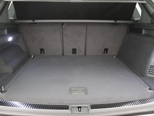 Volkswagen Touareg 3.0 TSi eHybrid 4MOTION R Edition 467PK Aut. matrix led, trekhaak, panoramadak, 360gr. camera, le... ActivLease financial lease