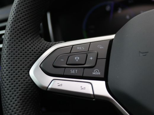 Volkswagen Touareg 3.0 TSi eHybrid 4MOTION R Edition 467PK Aut matrix led, trekhaak, panoramadak, 360gr. camera, led... ActivLease financial lease