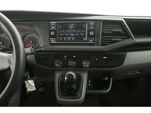 Volkswagen Transporter 2.0 TDI L1H1 140PK | Airco | Cruise | 3 Zits | Carplay | Trekhaak | Parkeersens. ActivLease financial lease
