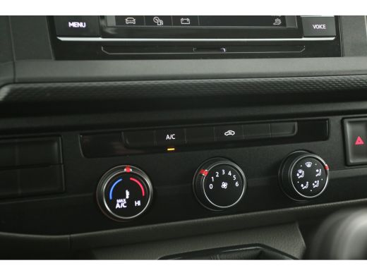 Volkswagen Transporter 2.0 TDI L1H1 140PK | Airco | Cruise | 3 Zits | Carplay | Trekhaak | Parkeersens. ActivLease financial lease