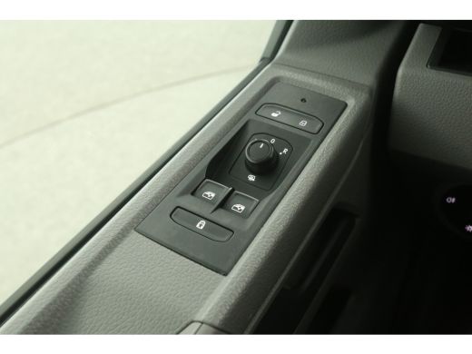 Volkswagen Transporter 2.0 TDI L1H1 140PK | Airco | Cruise | 3 Zits | Carplay | Trekhaak | Parkeersens. ActivLease financial lease