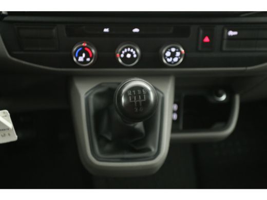 Volkswagen Transporter 2.0 TDI L1H1 140PK | Airco | Cruise | 3 Zits | Carplay | Trekhaak | Parkeersens. ActivLease financial lease