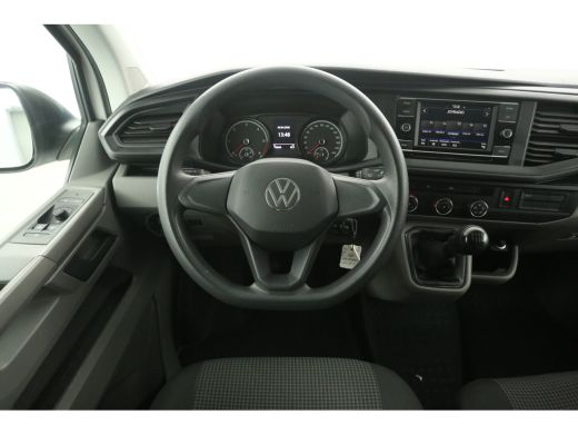 Volkswagen Transporter 2.0 TDI L1H1 140PK | Airco | Cruise | 3 Zits | Carplay | Trekhaak | Parkeersens. ActivLease financial lease