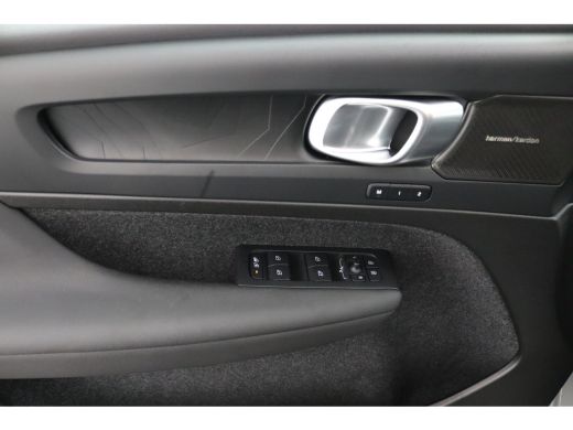 Volvo  EX40 Single Motor Extended Range Ultra 82 kWh | Panoramadak | Stoel & stuurwielverwarming | Adaptive C... ActivLease financial lease