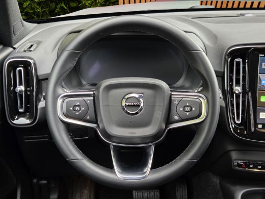 Volvo  EX40 Single Motor Plus 70 kWh | Trekhaak | Camera | Stuur/stoelverwarming | Pilot Assist ActivLease financial lease