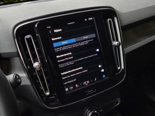 Volvo  EX40 Single Motor Plus 70 kWh | Trekhaak | Camera | Stuur/stoelverwarming | Pilot Assist ActivLease financial lease