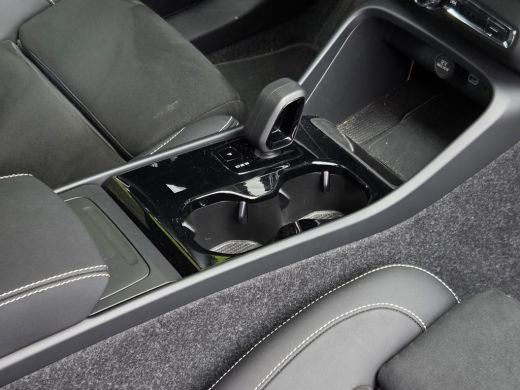 Volvo  EX40 Single Motor Plus 70 kWh | Trekhaak | Camera | Stuur/stoelverwarming | Pilot Assist ActivLease financial lease