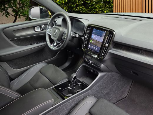 Volvo  EX40 Single Motor Plus 70 kWh | Trekhaak | Camera | Stuur/stoelverwarming | Pilot Assist ActivLease financial lease