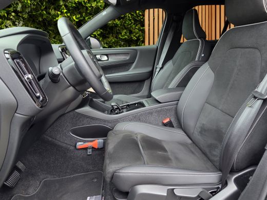 Volvo  EX40 Single Motor Plus 70 kWh | Trekhaak | Camera | Stuur/stoelverwarming | Pilot Assist ActivLease financial lease