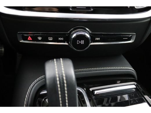 Volvo  V60 T6 Plug-in Hybrid AWD Plus Dark | Panoramadak | Long Range | Trekhaak | Stoel en stuurwielverwarm... ActivLease financial lease