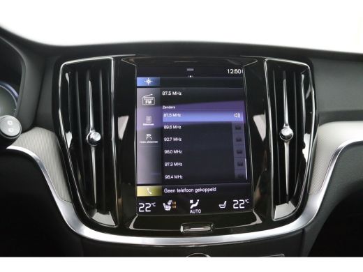 Volvo  V60 T6 Plug-in Hybrid AWD Plus Dark | Panoramadak | Long Range | Trekhaak | Stoel en stuurwielverwarm... ActivLease financial lease