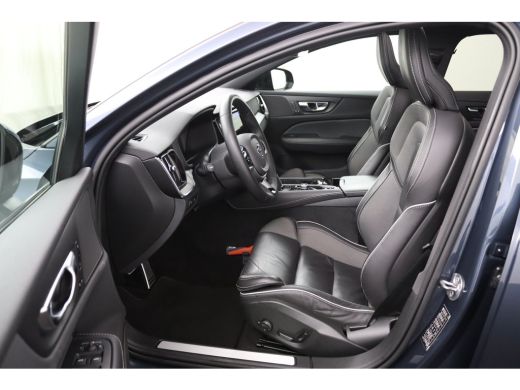 Volvo  V60 T6 Plug-in Hybrid AWD Plus Dark | Panoramadak | Long Range | Trekhaak | Stoel en stuurwielverwarm... ActivLease financial lease