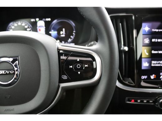 Volvo  V60 T6 Plug-in Hybrid AWD Plus Dark | Panoramadak | Long Range | Trekhaak | Stoel en stuurwielverwarm... ActivLease financial lease
