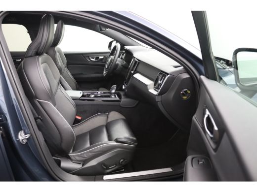 Volvo  V60 T6 Plug-in Hybrid AWD Plus Dark | Panoramadak | Long Range | Trekhaak | Stoel en stuurwielverwarm... ActivLease financial lease