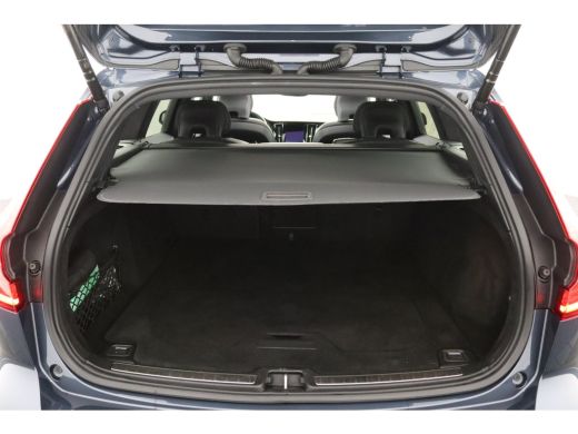 Volvo  V60 T6 Plug-in Hybrid AWD Plus Dark | Panoramadak | Long Range | Trekhaak | Stoel en stuurwielverwarm... ActivLease financial lease