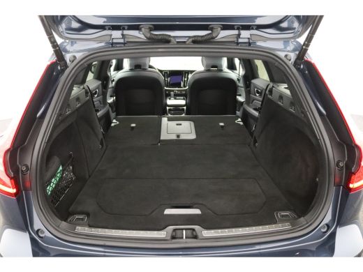 Volvo  V60 T6 Plug-in Hybrid AWD Plus Dark | Panoramadak | Long Range | Trekhaak | Stoel en stuurwielverwarm... ActivLease financial lease