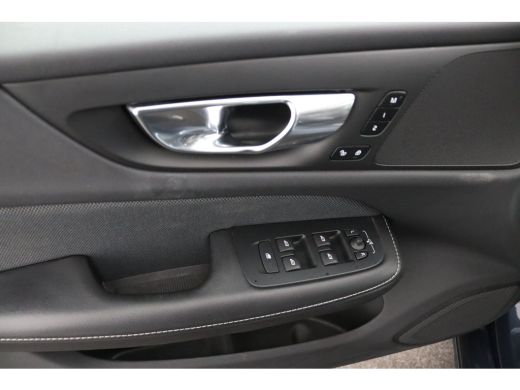 Volvo  V60 T6 Plug-in Hybrid AWD Plus Dark | Panoramadak | Long Range | Trekhaak | Stoel en stuurwielverwarm... ActivLease financial lease