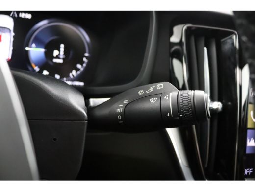 Volvo  V60 T6 Plug-in Hybrid AWD Plus Dark | Panoramadak | Long Range | Trekhaak | Stoel en stuurwielverwarm... ActivLease financial lease