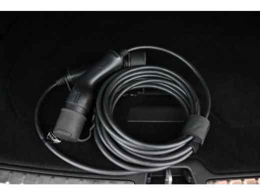 Volvo  V60 T6 Plug-in Hybrid AWD Plus Dark | Panoramadak | Long Range | Trekhaak | Stoel en stuurwielverwarm... ActivLease financial lease