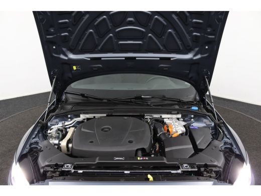 Volvo  V60 T6 Plug-in Hybrid AWD Plus Dark | Panoramadak | Long Range | Trekhaak | Stoel en stuurwielverwarm... ActivLease financial lease