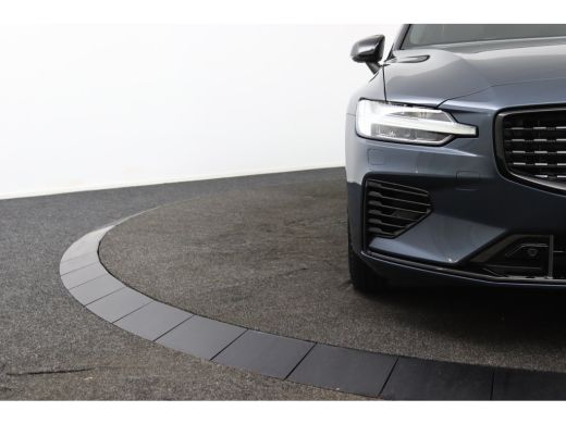 Volvo  V60 T6 Plug-in Hybrid AWD Plus Dark | Panoramadak | Long Range | Trekhaak | Stoel en stuurwielverwarm... ActivLease financial lease