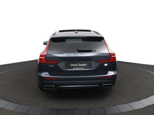 Volvo  V60 T6 Plug-in Hybrid AWD Plus Dark | Panoramadak | Long Range | Trekhaak | Stoel en stuurwielverwarm... ActivLease financial lease
