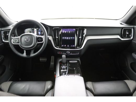 Volvo  V60 T6 Plug-in Hybrid AWD Plus Dark | Panoramadak | Long Range | Trekhaak | Stoel en stuurwielverwarm... ActivLease financial lease
