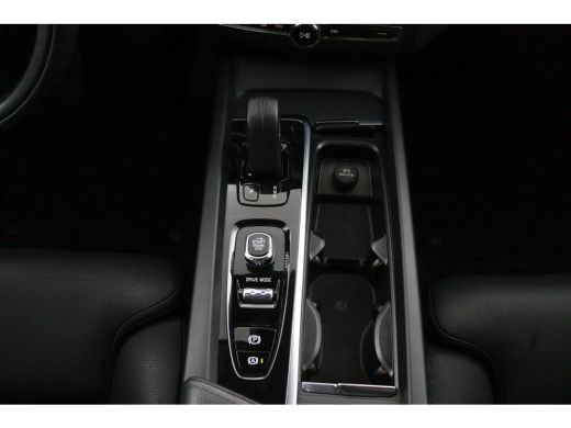 Volvo  XC60 B5 Business Pro | Trekhaak | Camera | Adaptive Cruise | BLIS | Stoelverwarming | Verwarmbare Voor... ActivLease financial lease