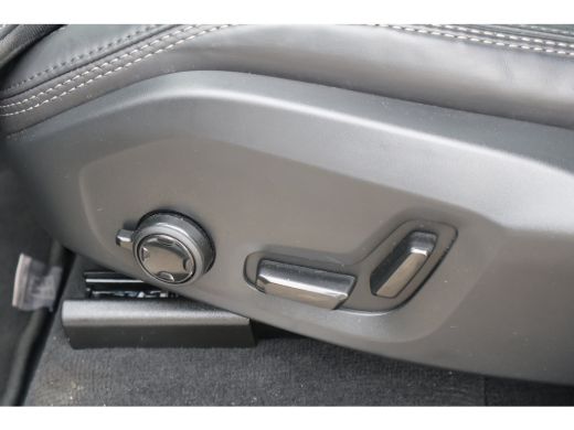 Volvo  XC90 T8 Ultra Dark | B&W | Massage | Trekhaak | Pano | ActivLease financial lease